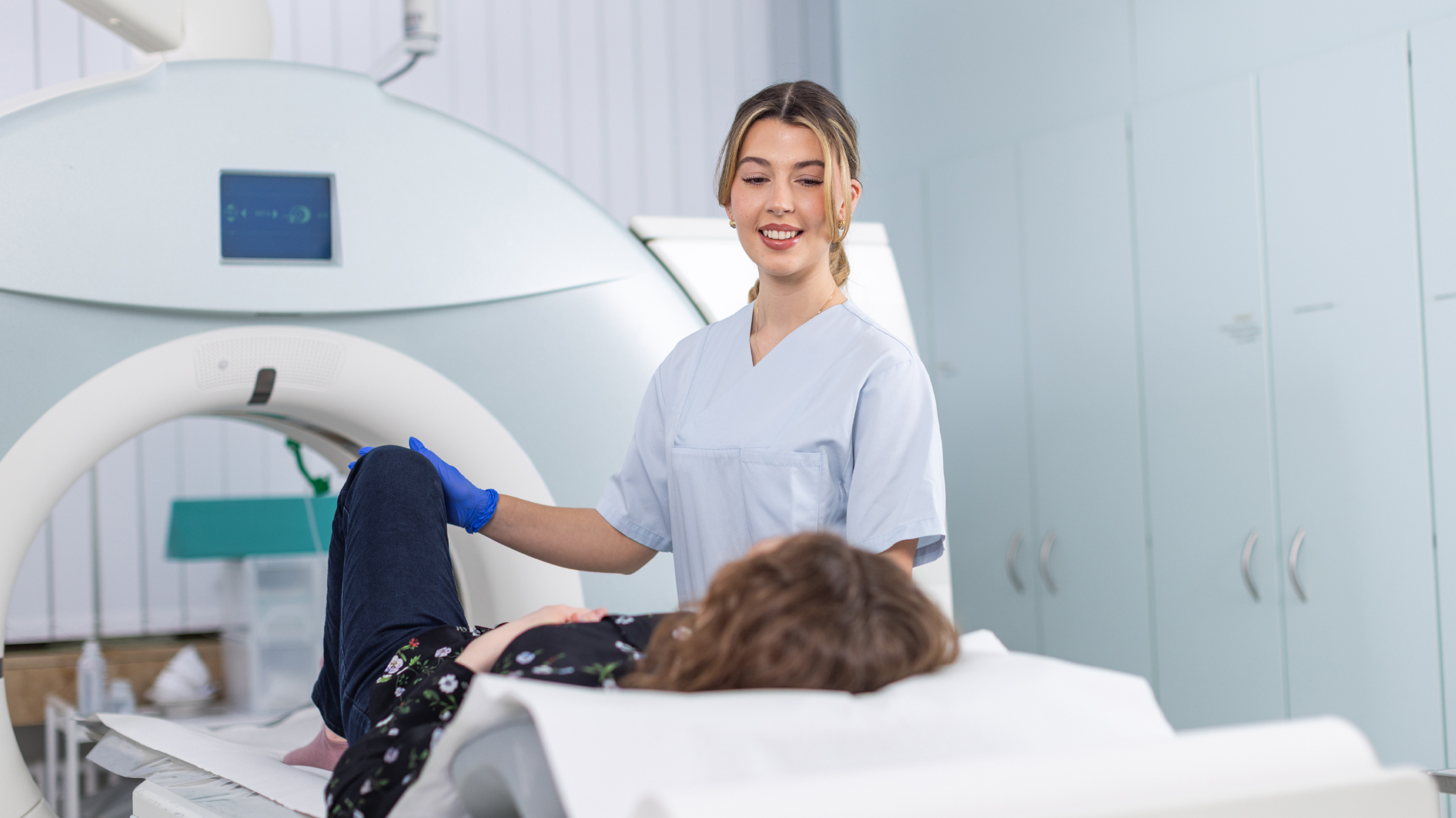 Titelbild Medizinische Technologin und Medizinischer Technologe für Radiologie (MTR)