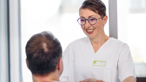 Kampagnenmotiv Gesundheits- und Krankenpflegehelferin und -helfer